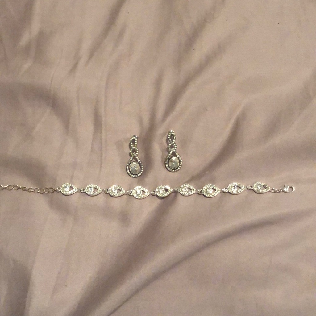 Necklace And Earring Set 20$